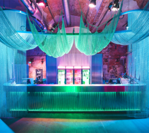 Location Fotografie der Bar des Queer Clubs Schwuz Berlin für den Onlineshop und die Website