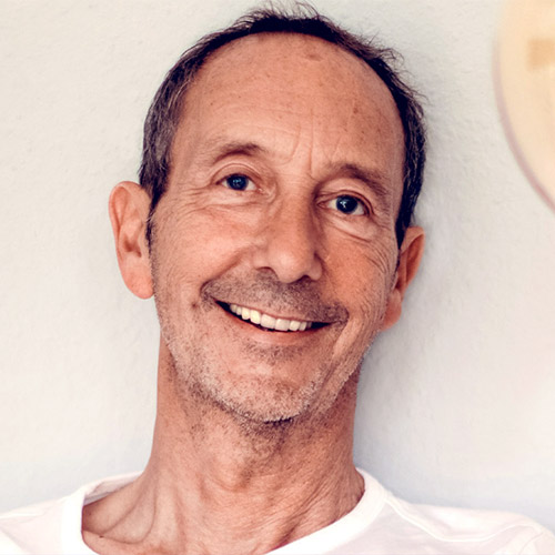 Porträt von Sprecher und Kunstsammler Ben Posener als Kunde der Webkreation, Webagentur aus Berlin